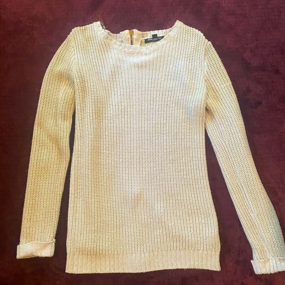 Light blue sweater with zipper along the spine